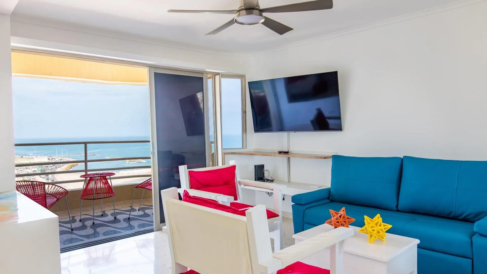 Beachfront Bliss, Luxury With Breathtaking Views location